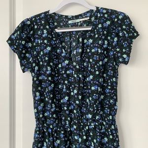 UO Floral dress with V neck and buttons NWOT